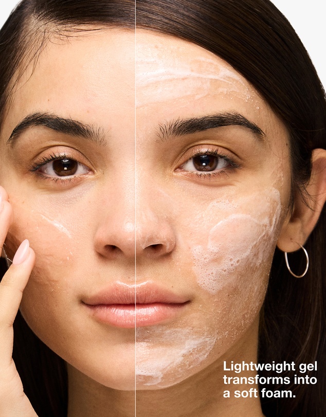 Clinique - Moisture Surge™ Exfoliating Glow Cleanser