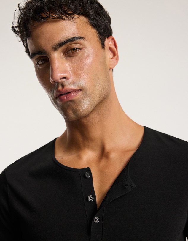 Calibre - Short Sleeve Tech Henley Black