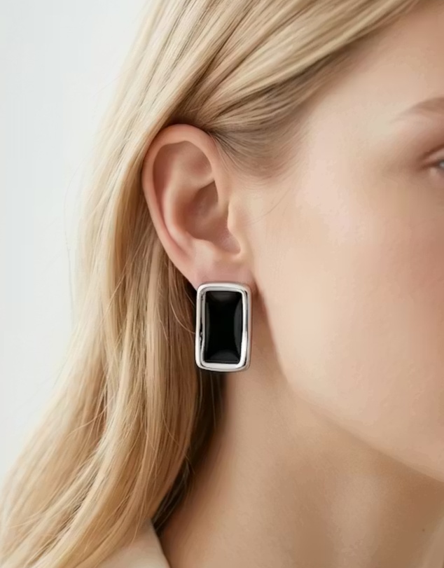 Izoa - Iris Stud Earrings