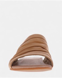 Mia Vita - Mandy Flat Sandal - Almond