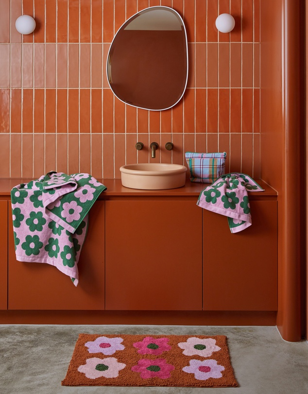 Mosey Me - Flowerbed Towel Sheet