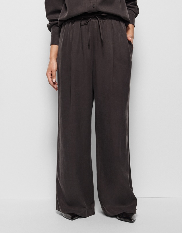 Commonry - Megan Pant