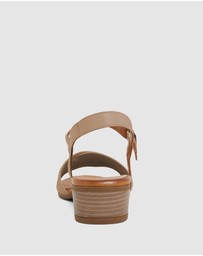 Easy Steps - Maisy