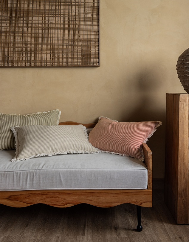 Linen House - Lonsdale Cushion Filled
