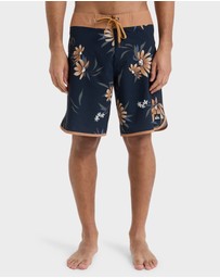 Quiksilver - Mens Highline Scallop 19