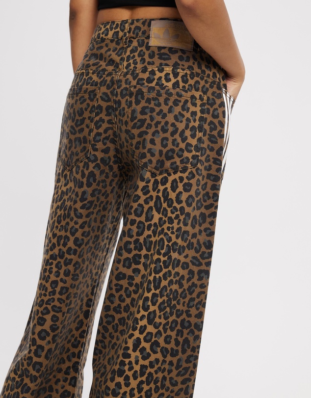 adidas Originals - Originals Denim Loose Pants in Leopard