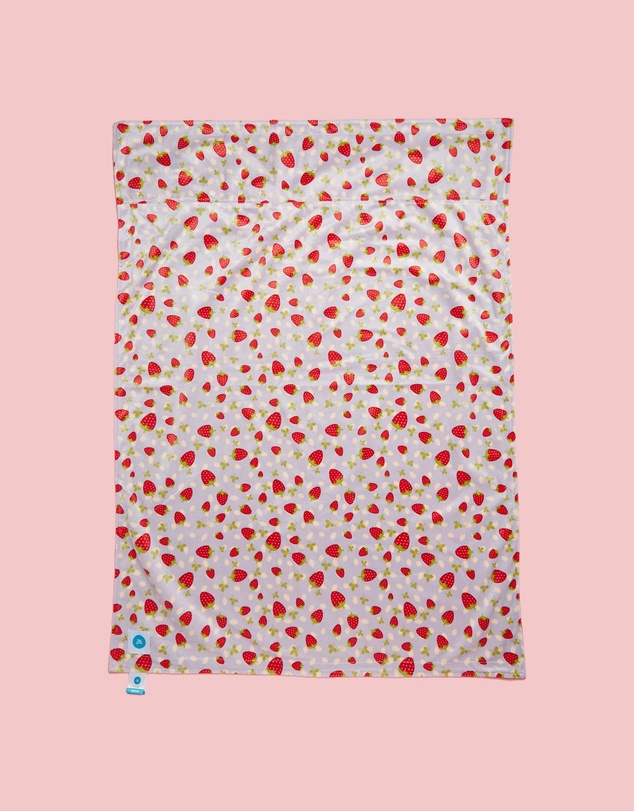 itti bitti - Travel Blankee - Strawberry Shortcake