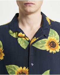 Ben Sherman - Sunflower Print Short Sleeve Shirt