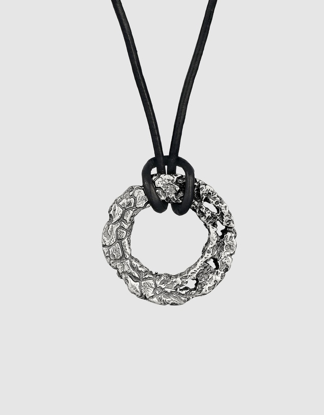 Kuzzoi - Cracked Silver Circle Pendant Leather Necklace