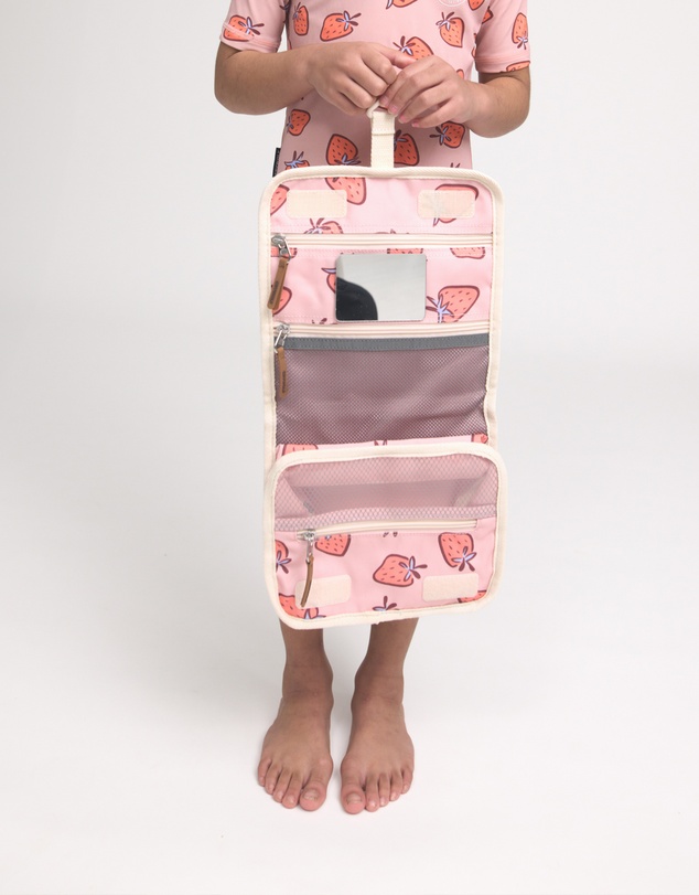 Crywolf - HANGING TOILETRY BAG Strawberry Splash