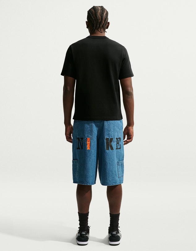 Nike - Sportswear Tailored Premium Patch Essentials T-Shirt
