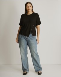 Atmos&Here Curvy - Chloe Asymmetric Button T-Shirt