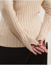 Atmos&Here Curvy - Rumi LS Fitted Rib Knit Top