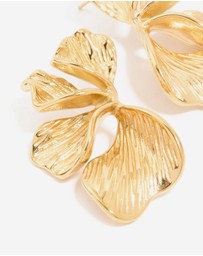 Lovisa - Waterproof Gold Plated Stainless Steel Ribbed Petal Stud Earrings