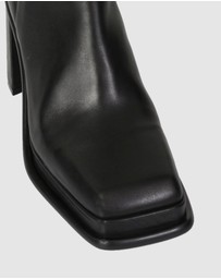 Beau Coops - Deonisia Ankle Boots