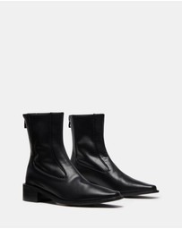 Therapy - Barn Boots