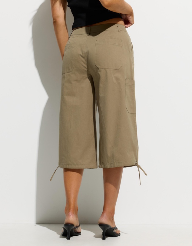 Dazie - Cara Low Rise Cargo Capris