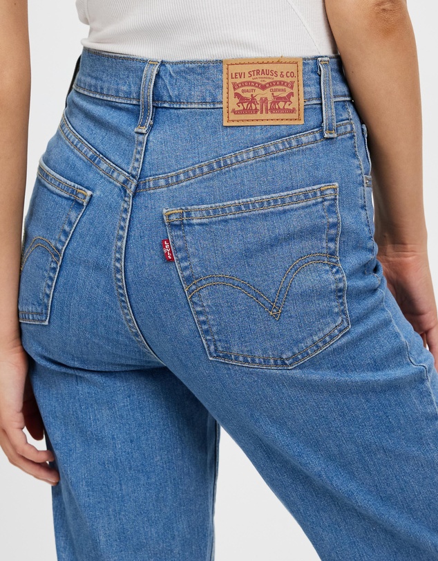 Levi's - High Waisted Mom Jeans