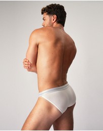TEAMM8 - Icon Sports Brief