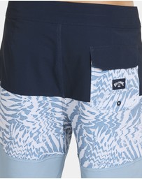 Billabong - Mens Tribong Performance 18.5