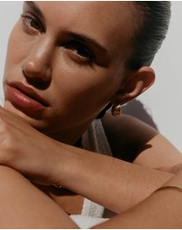 Kirstin Ash - Mondo Hoops