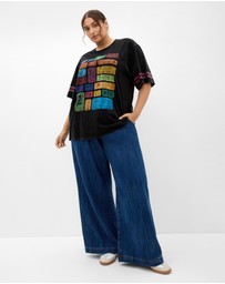 City Chic - Plus size Oversized Tickets Tee - black acid wash