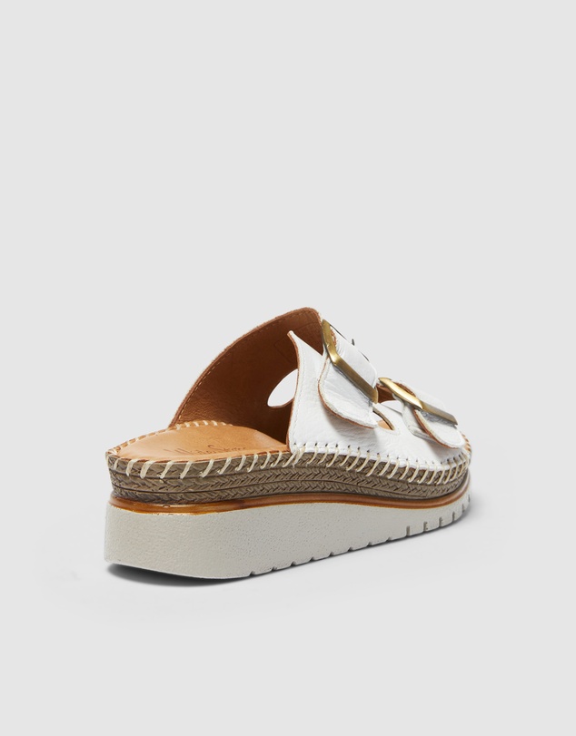 Wide Steps - Hutch