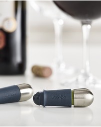 Joseph Joseph - BarWise™ Set of 2 Twist-lock Wine Stoppers (Blue)