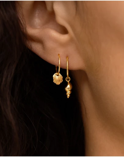 SAINT VALENTINE - Shell Mini Hoop Set - Gold - ICONIC EXCLUSIVE