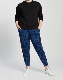 Love Your Wardrobe - Lyw & Co Embossed Sweat