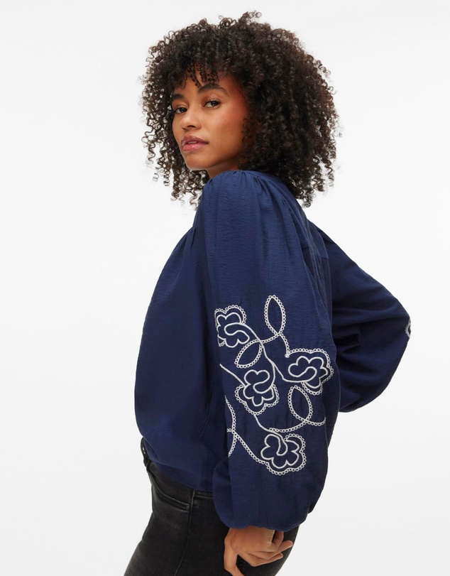 Vero Moda - Anya Embroidered Top