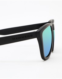 Hawkers Co - HAWKERS - Polarized Carbon Black Emerald ONE Sunglasses for Men and Women UV400