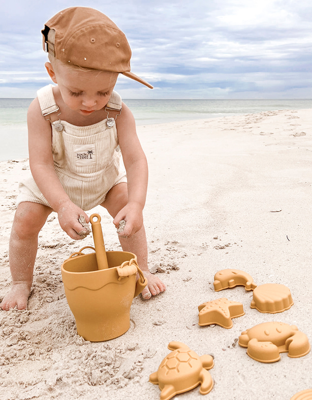 Playground by Living Textiles - Silicone 8pc Bucket & Spade Set - Sunshine