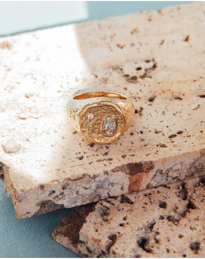 Haze & Glory - ICONIC EXCLUSIVE - Ring Signet Dazzling Topaz - Gold