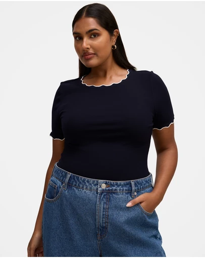 Forever New Curve - Rebecca Curve Scallop Trim T-shirt
