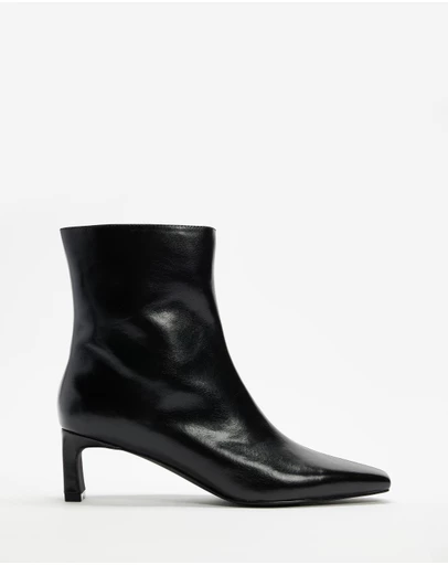 AERE - Isabel Heeled Leather Ankle Boots