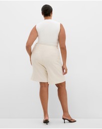 City Chic - Plus size Telia Longline Short - neutral