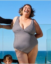 UNE PIECE - Classic V-Neck One Piece Swimsuit