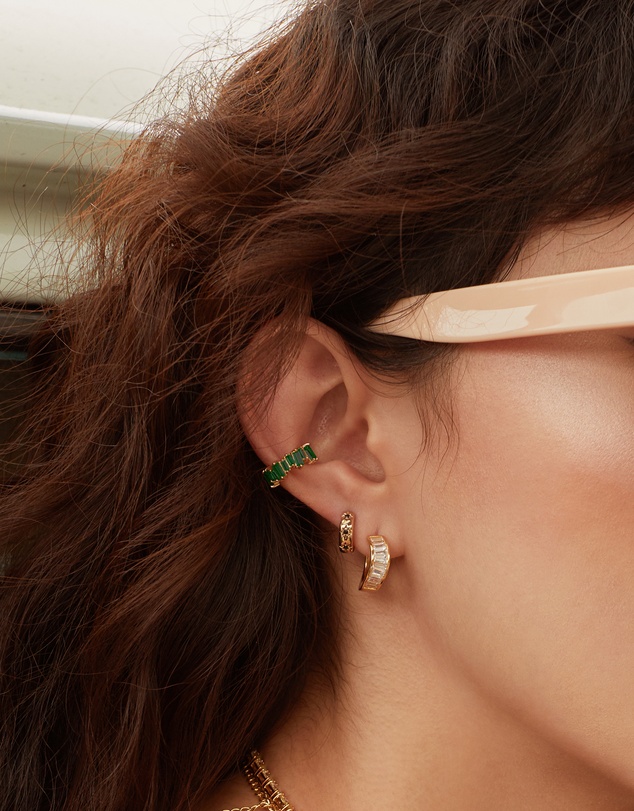 Wanderlust + Co - Jagged Baguette Emerald & Gold 9mm Ear Cuff