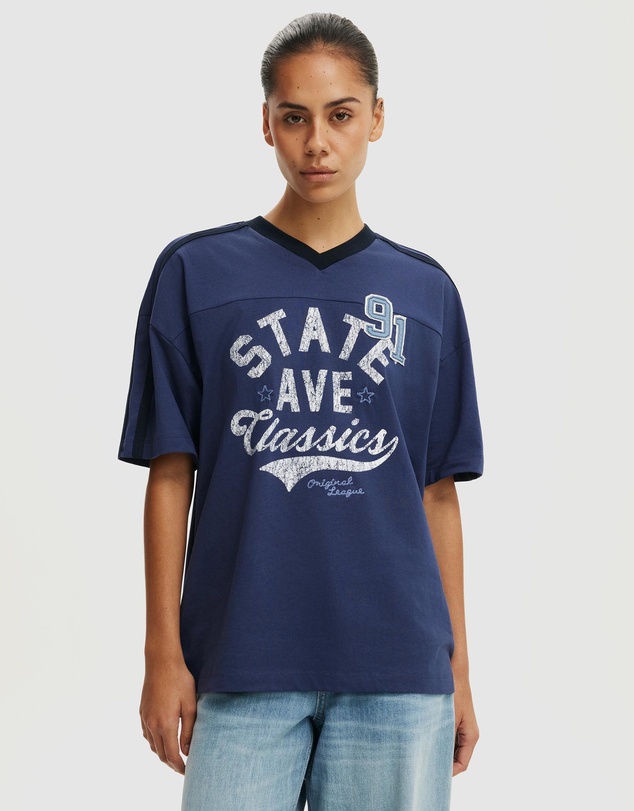 Cotton On - V-Neck Oversized Graphic Tee