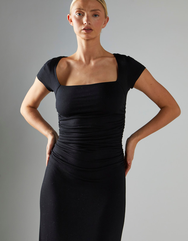 Glamorous - Square Neck Ruched Maxi Dress