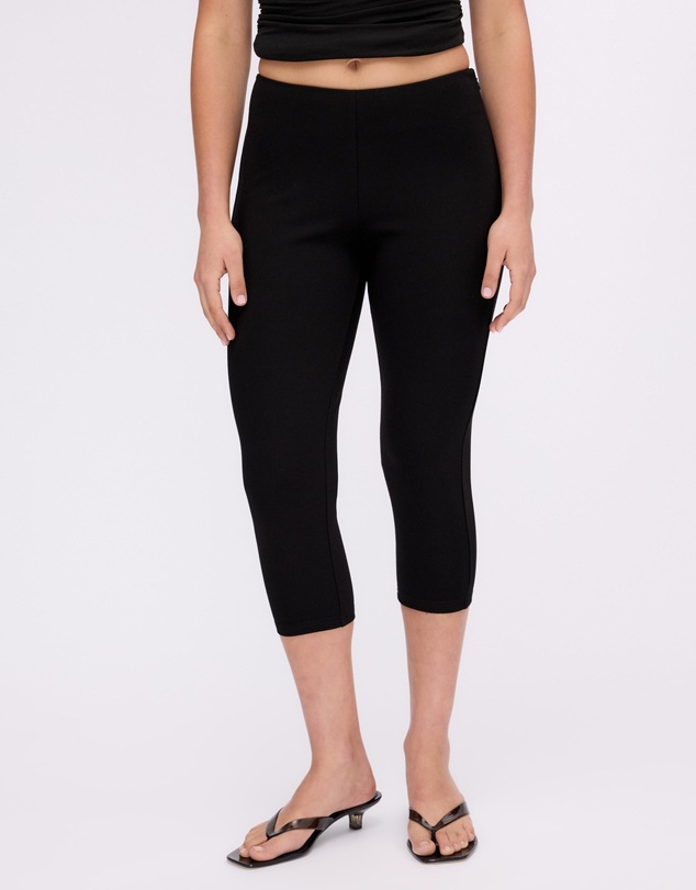 Revibe - Repaired Minima Esenciales Frankie Capri Pants - AU 6