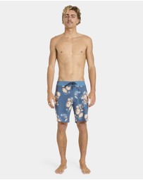 Billabong - Mens Good Times Pro Performance 17.5