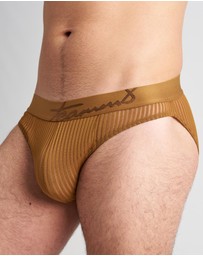 TEAMM8 - Casanova Brief