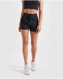 Core Trainer - Lara Active Walk Shorts