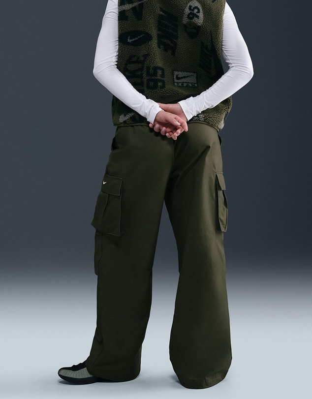 Nike - Sportswear Mid-Rise Oversized Woven Cargo Pants