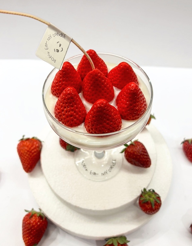 Don't Eat My Candle - Strawberry Martini Cocktail Candle - Double Pour (220g)