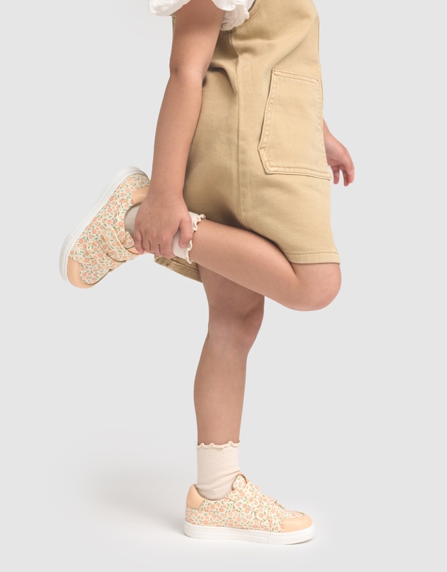 Pretty Brave - OTTO CANVAS Peach Meadow
