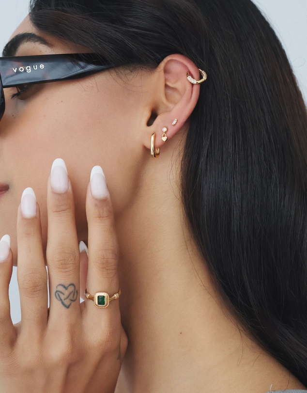 HOUSE OF SLANI - Sienna Huggie Hoops