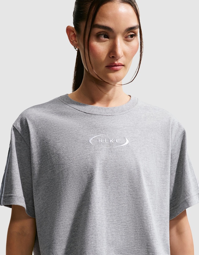 Nike - Sportswear Classic Crop Varsity18 Tee